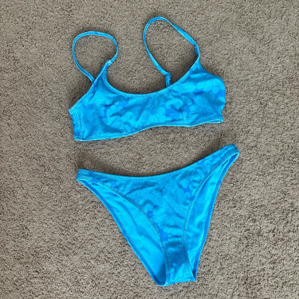 In great condition worn twice beautiful blue color